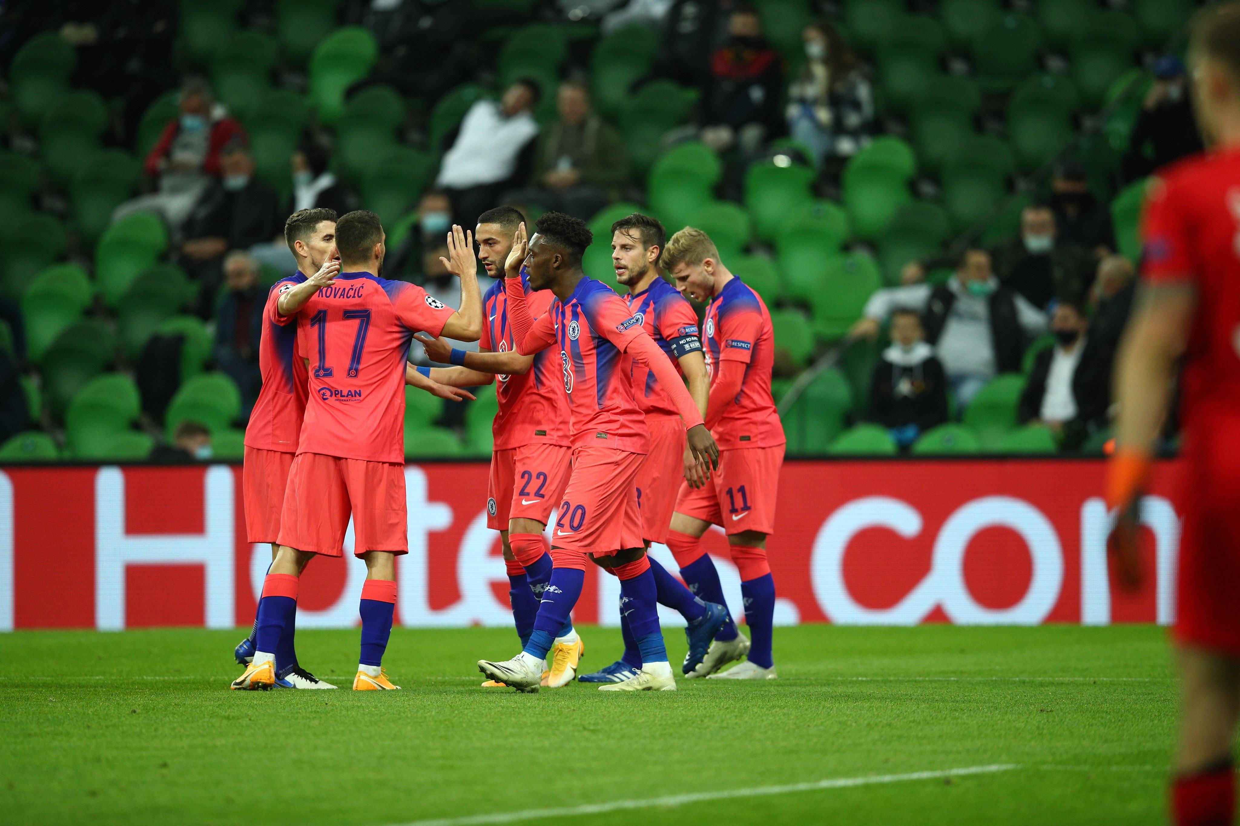 武磊后点头 武磊后点头