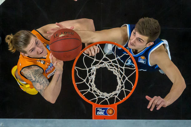 依旧保持着 依旧保持着