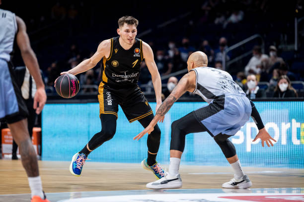 驳回上诉 驳回上诉